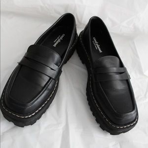 Cool Planet Black Loafers by Steve Madden